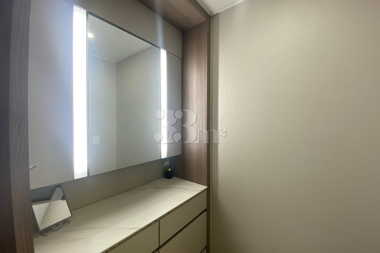 Stylish 4-bedroom apartment in Seocho 10th image