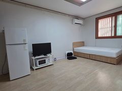 Affordable studio apartment in Gokseon-dong, 1th image