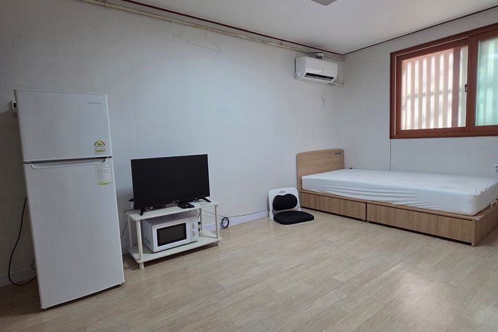 Affordable studio apartment in Gokseon-dong, 1th image