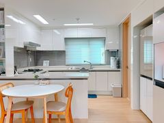 Gyeyang New Three-Room Apartment with Full Op 4th image