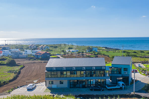 Number 6 Duplex with an Ocean View 3th image