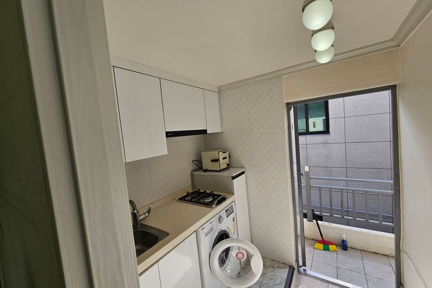 광장로 하얀집203호