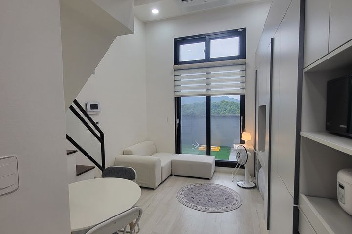 Duplex-style room with a terrace 3th image