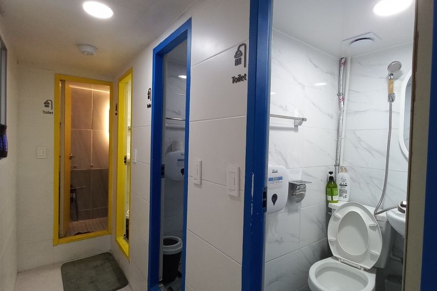 사당역 깨끗한창문있는방