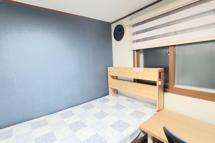 A sun-drenched room. 10th image
