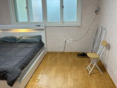 Two rooms, sleeps 4 or more. 6th image