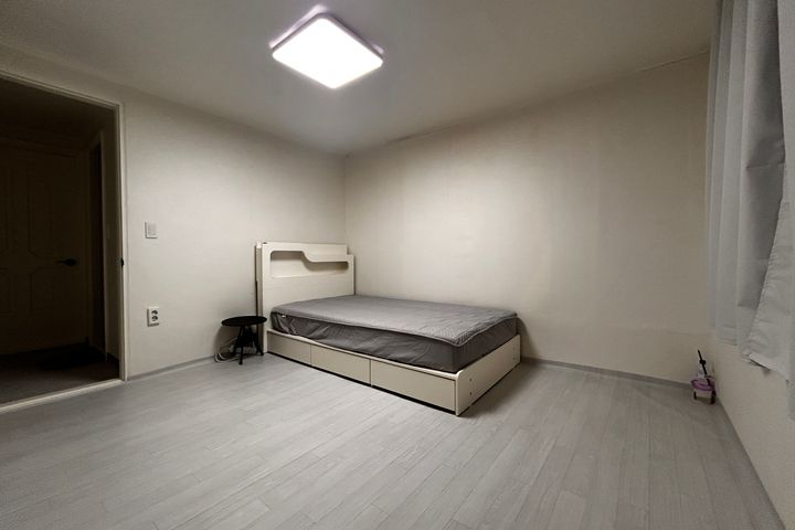 City Hall, 3 bedrooms, 2 bathrooms, fully fur 1th image