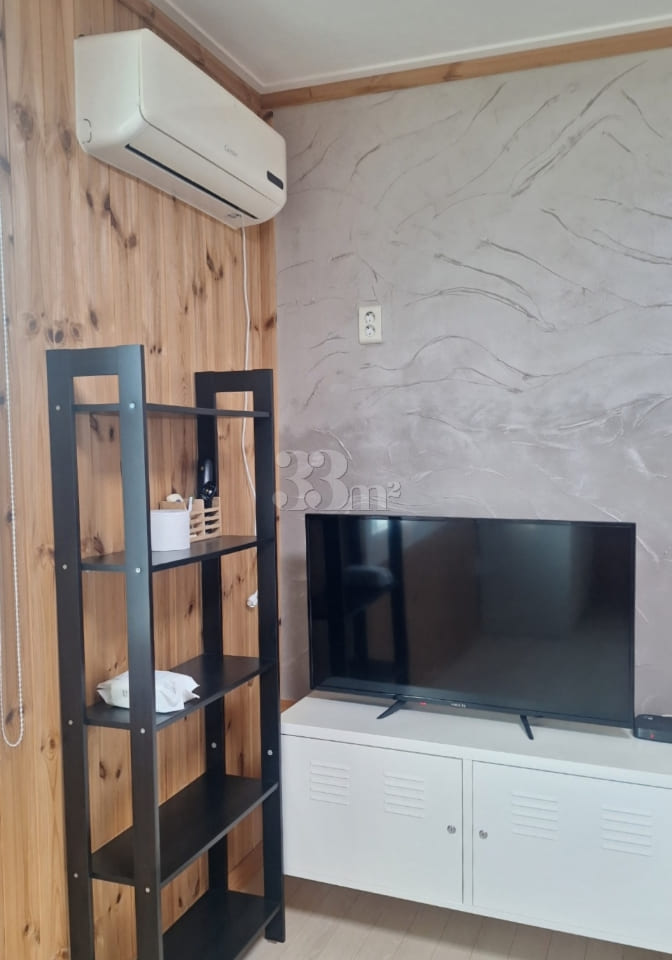 Two-room unit with an ocean view in Aewol, Je 9th image