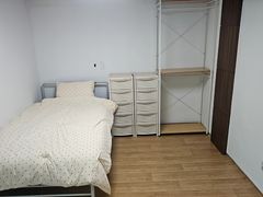 Sun-drenched Two-Room Unit 0th image
