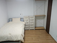 Sun-drenched Two-Room Unit 0th image