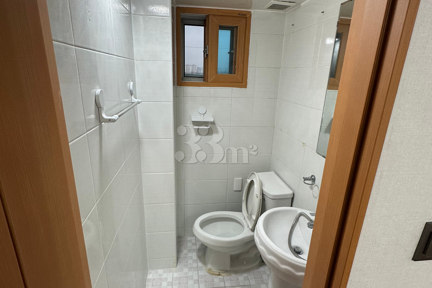 Clean, fully furnished apartment in front of 4th image