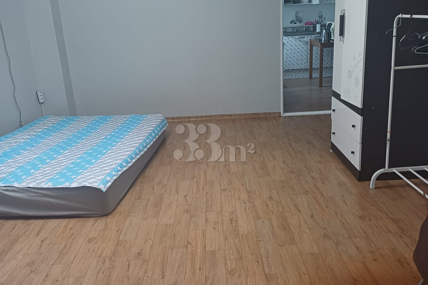 Spacious and bright second-floor room 2th image