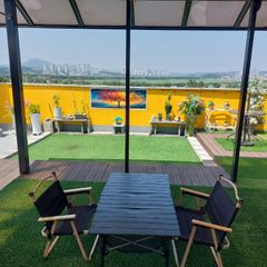 My own romantic rooftop hideout Unit Image