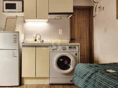 Clean, fully furnished 3-room apartment near 6th image