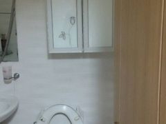 Cherry House, Room 201 4th image