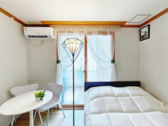 Fully furnished studio apartment near the cou 4th image