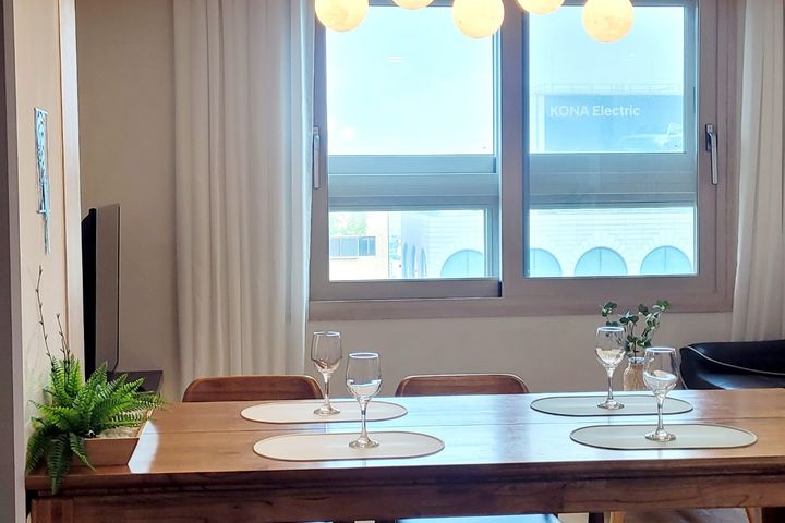 3-bedroom apartment, 10 minutes from the airp 5th image