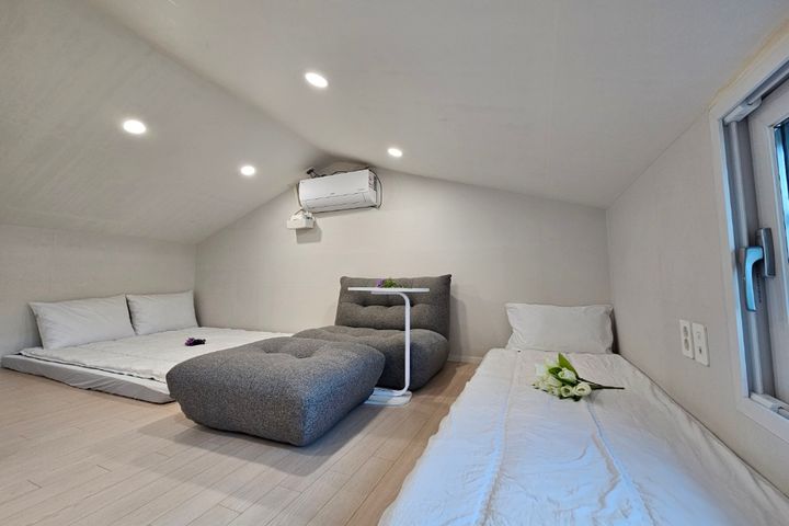Romantic Duplex with a Spacious Terrace 3th image
