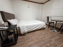 한달하우스 더블침대1 1번째 이미지