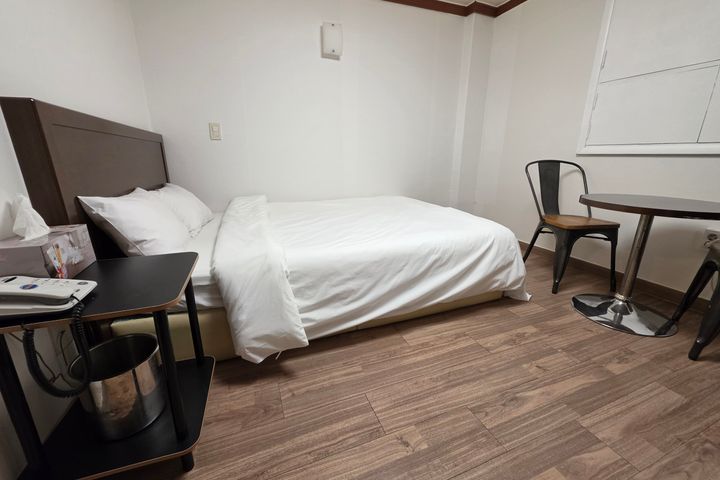 한달하우스 더블침대1 1번째 이미지