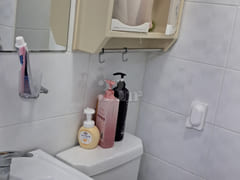 A clean house near Starbucks. 10th image