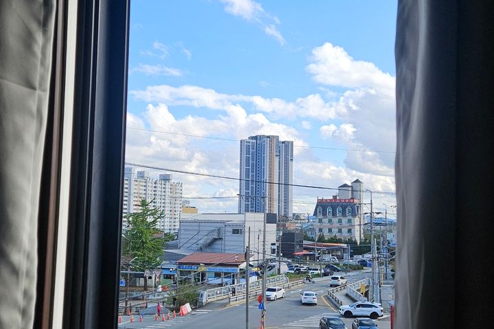 4th floor of a building in a downtown area ne 10th image
