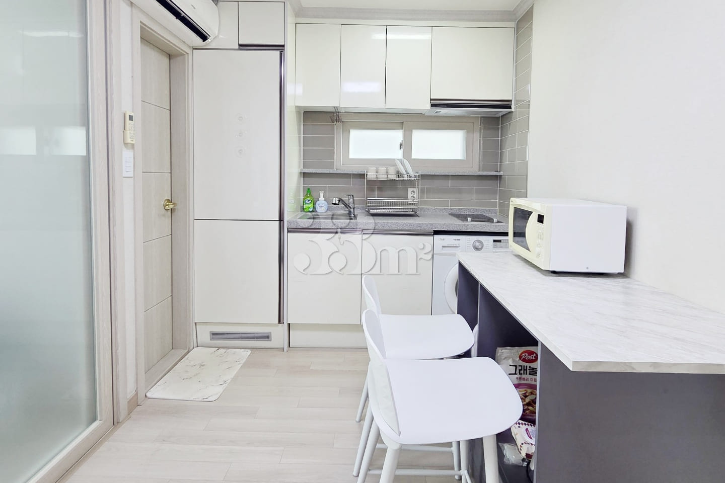 Fully furnished two-room apartment 2 minutes  4th image