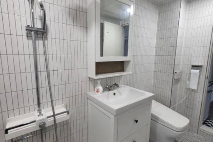 Pleasant two-room apartment in front of Beode 7th image