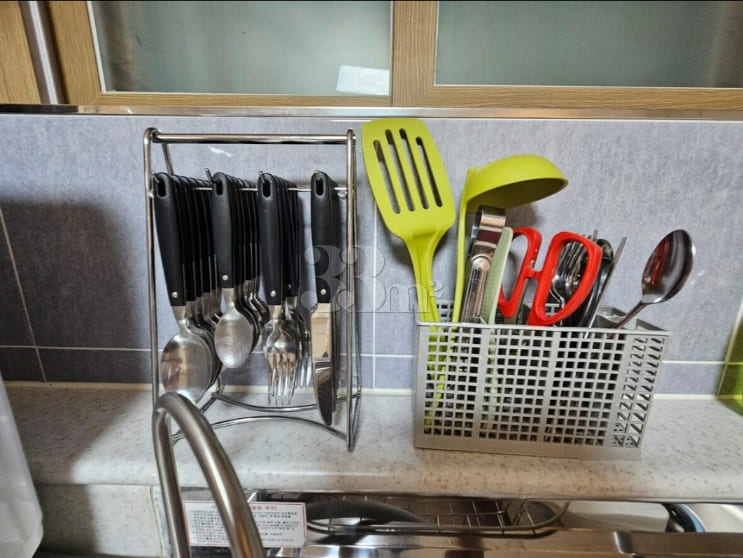 Clean studio apartment (private parking) 12th image