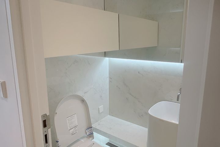 Newly built suite near Cheongdam Intersection 16th image