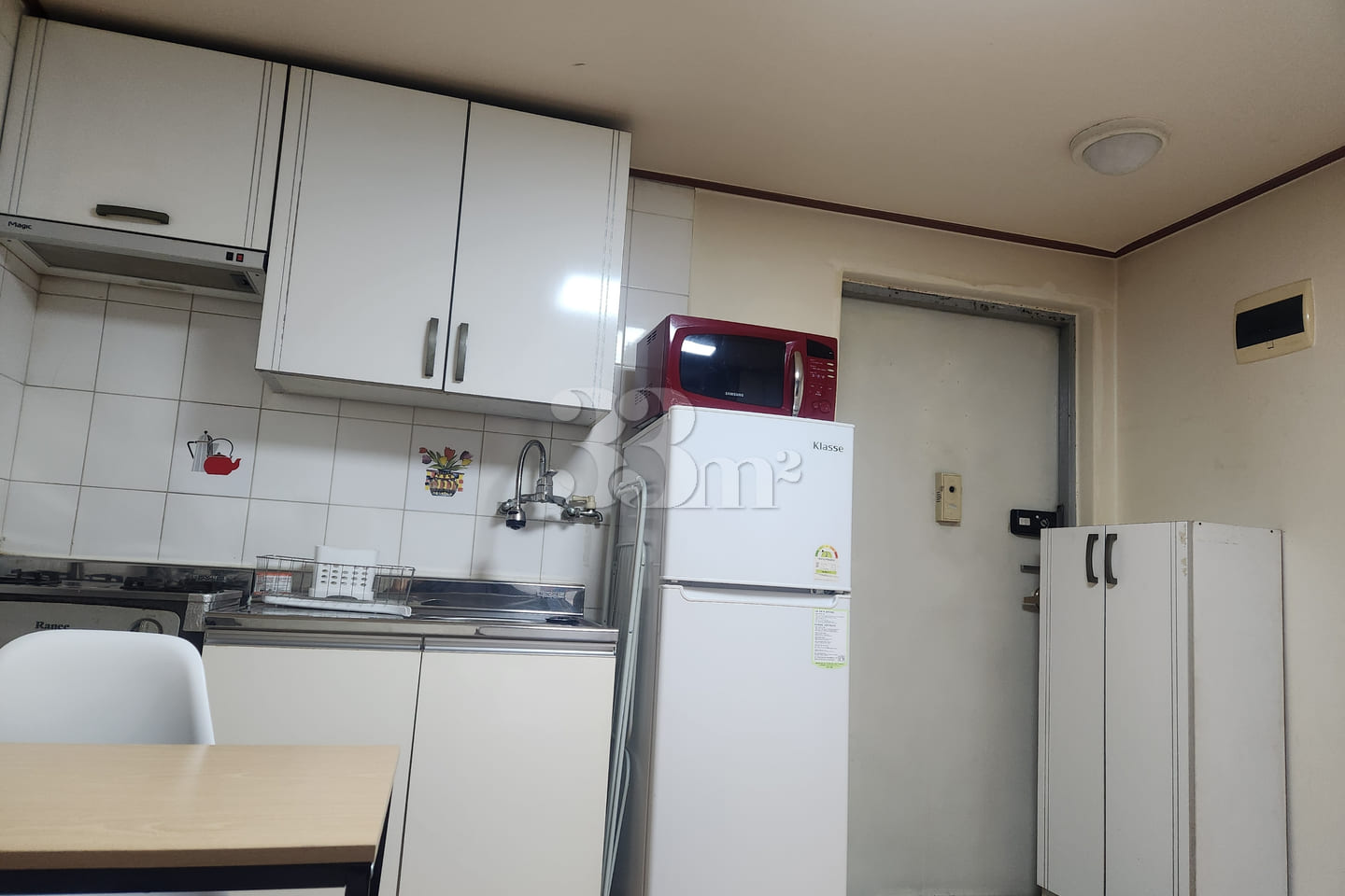 Studio apartment with a commute to Gangnam 4th image