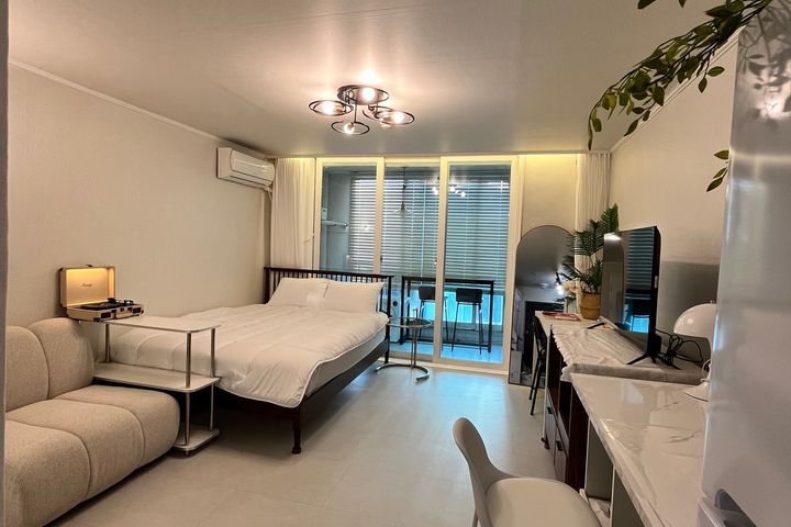 Fully furnished unit near Hyosung Hospital & 13th image