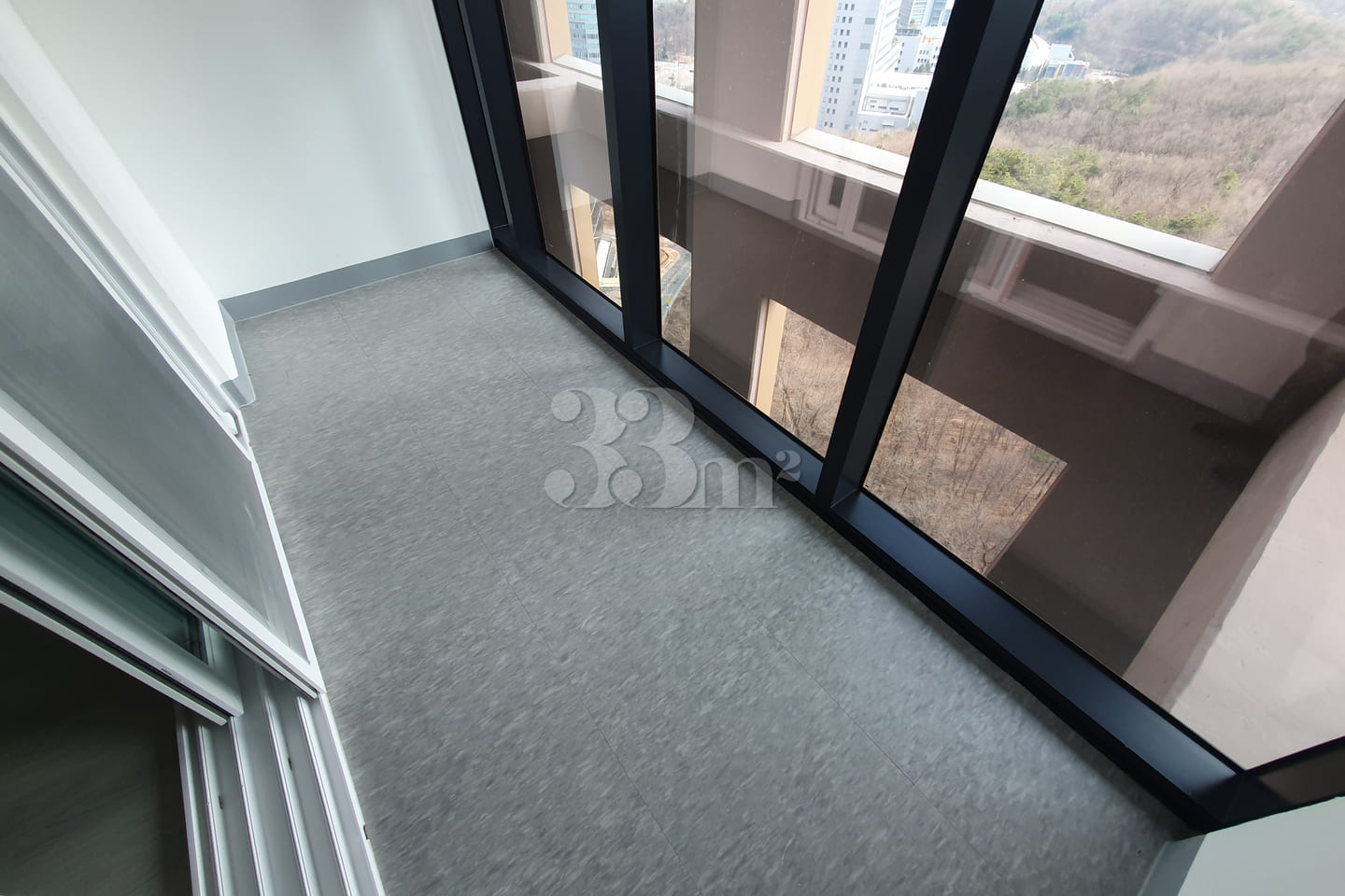 Southeast-facing duplex with a great view 12th image