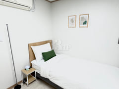 4 minutes to Sinchon, 9 minutes to Hongdae (o 2th image