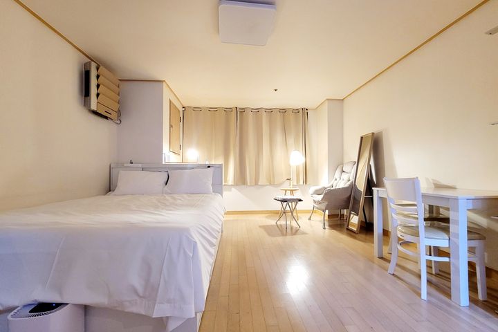 🤵 High-rise view near Sinchon Station (Unit 2th image