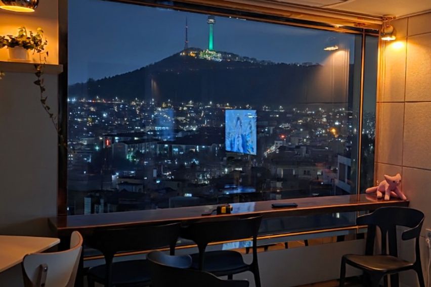 Itaewon 2-Room with Seoul Tower View 10th image