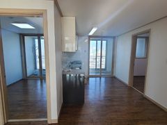 An apartment with incredible airflow 10th image