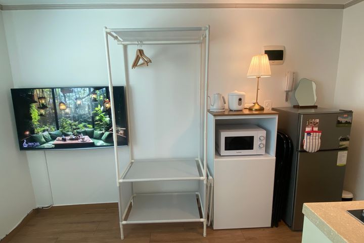 Fully furnished studio near the subway statio 1th image