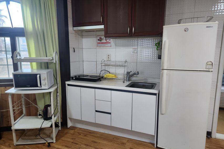 Two-room apartment on Aewol Coastal Road 4th image