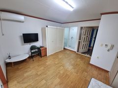 Jinhae Cherry Blossoms / Vacant Studio Apartm 1th image