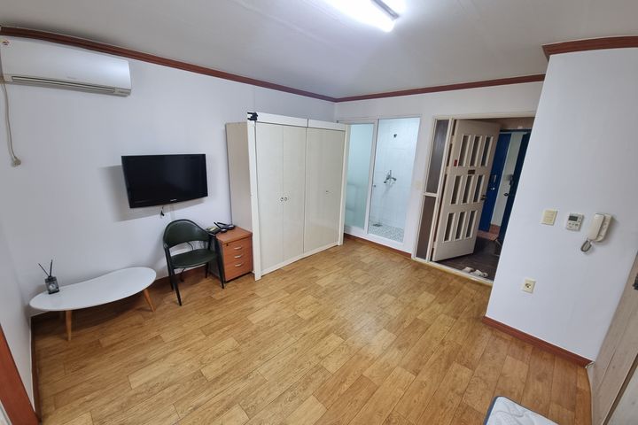 Jinhae Cherry Blossoms / Vacant Studio Apartm 1th image