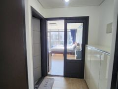 Spacious and comfortable private room. 6th image