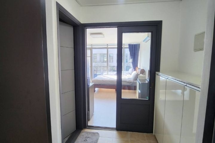 Spacious and comfortable private room. 6th image
