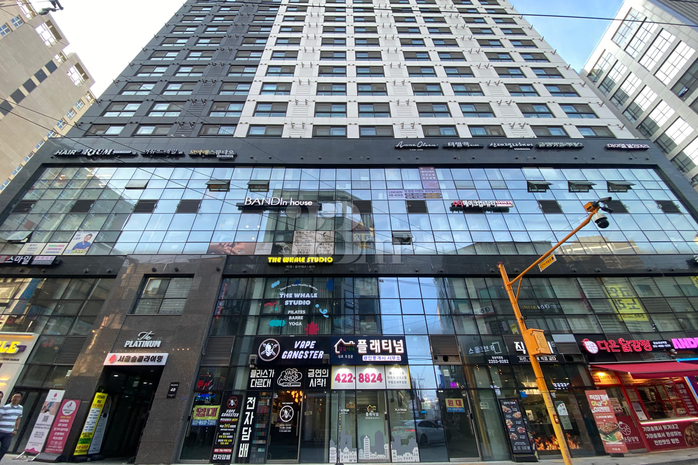 South-facing floor-to-ceiling windows ☀️ 3-mi 15th image
