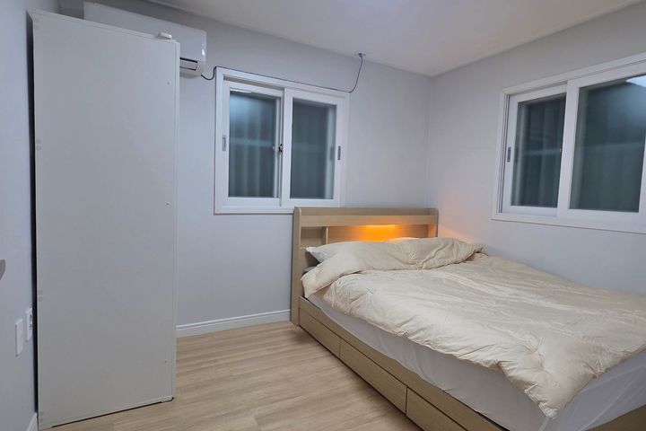 Remodeled two-room apartment, 7-minute walk t 0th image