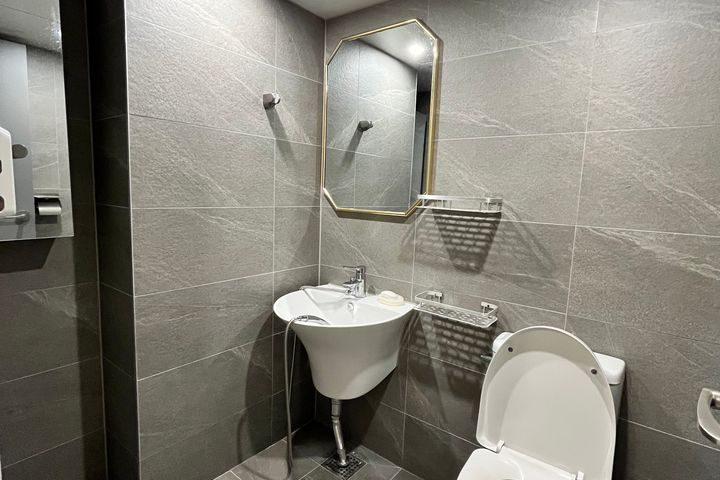 Fully furnished unit near Hyosung Hospital & 15th image