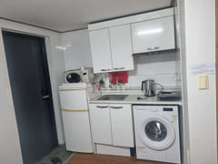 Room 102 10th image