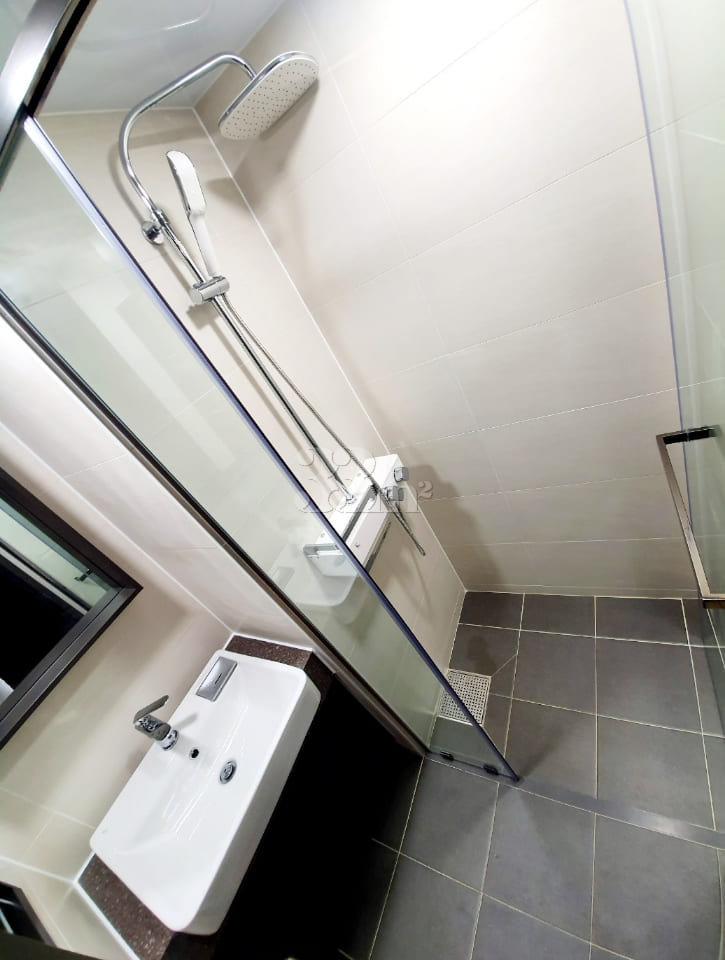 Modern Duplex, 11th Floor 9th image