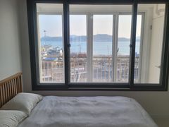 3-bedroom apartment with an ocean view 5th image
