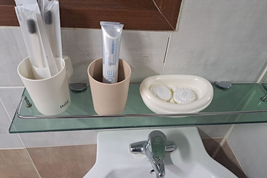 아파트1층18평,방2 